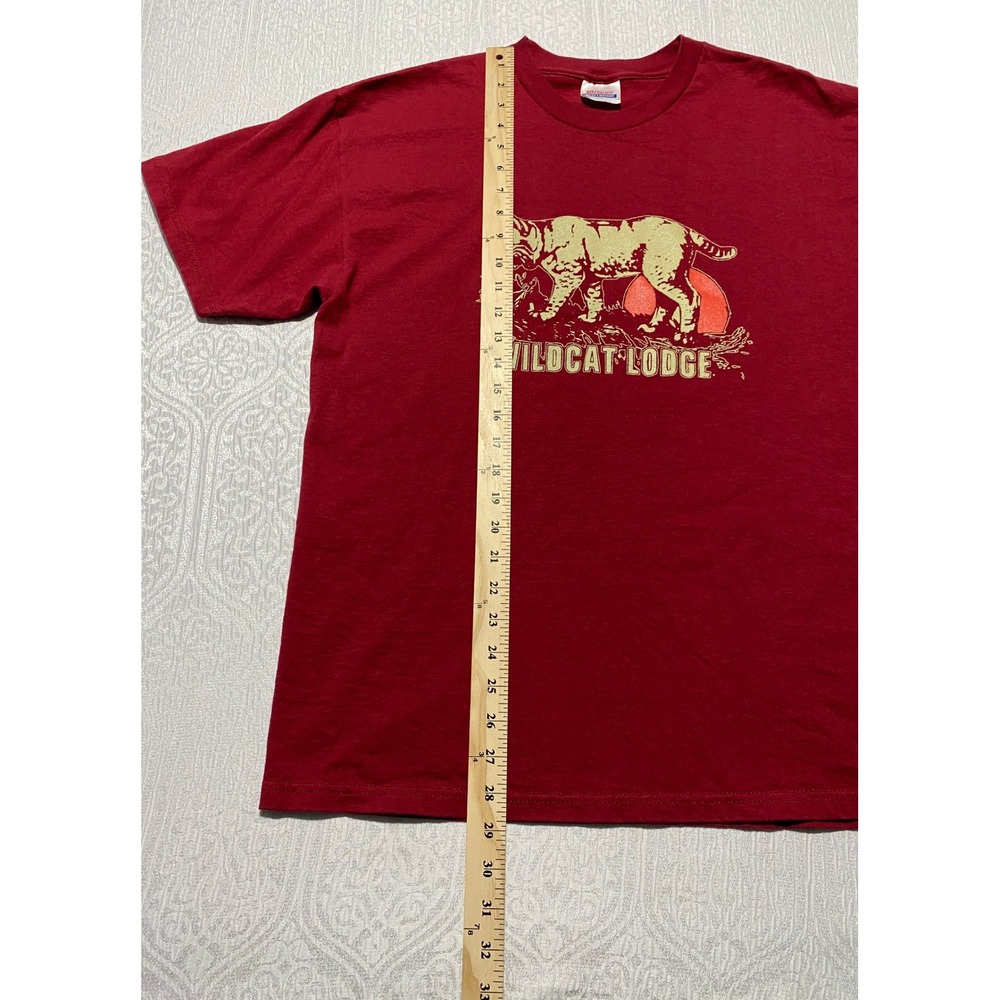Hanes Heavyweight Wildcat Lodge Graphic T-Shirt Maroon Red Mens L Vintage Y2K - Picture 3 of 5